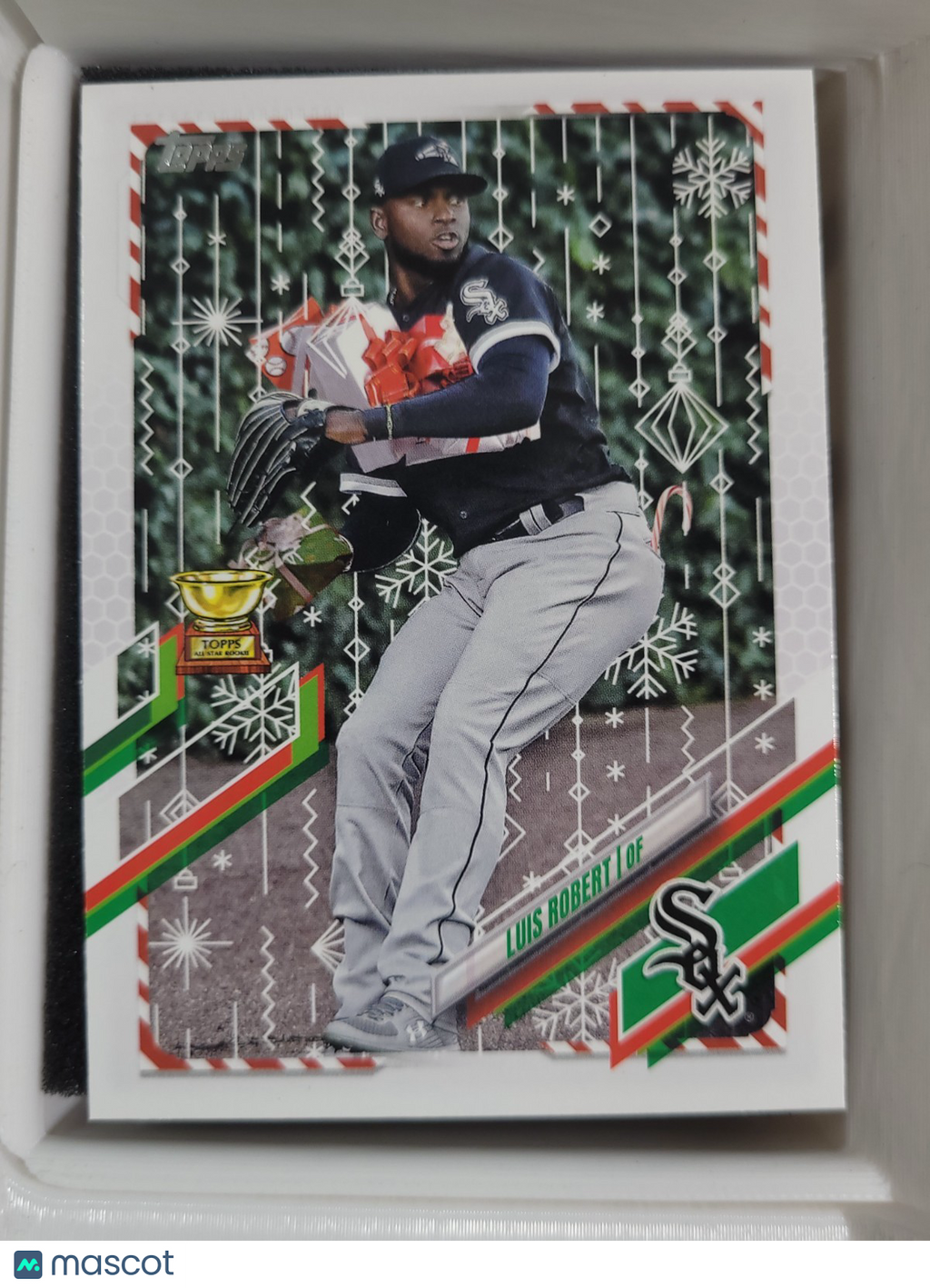 2021 Topps Holiday - SP Rare Variation Luis Robert #HW128 Holding Gifts in Arms