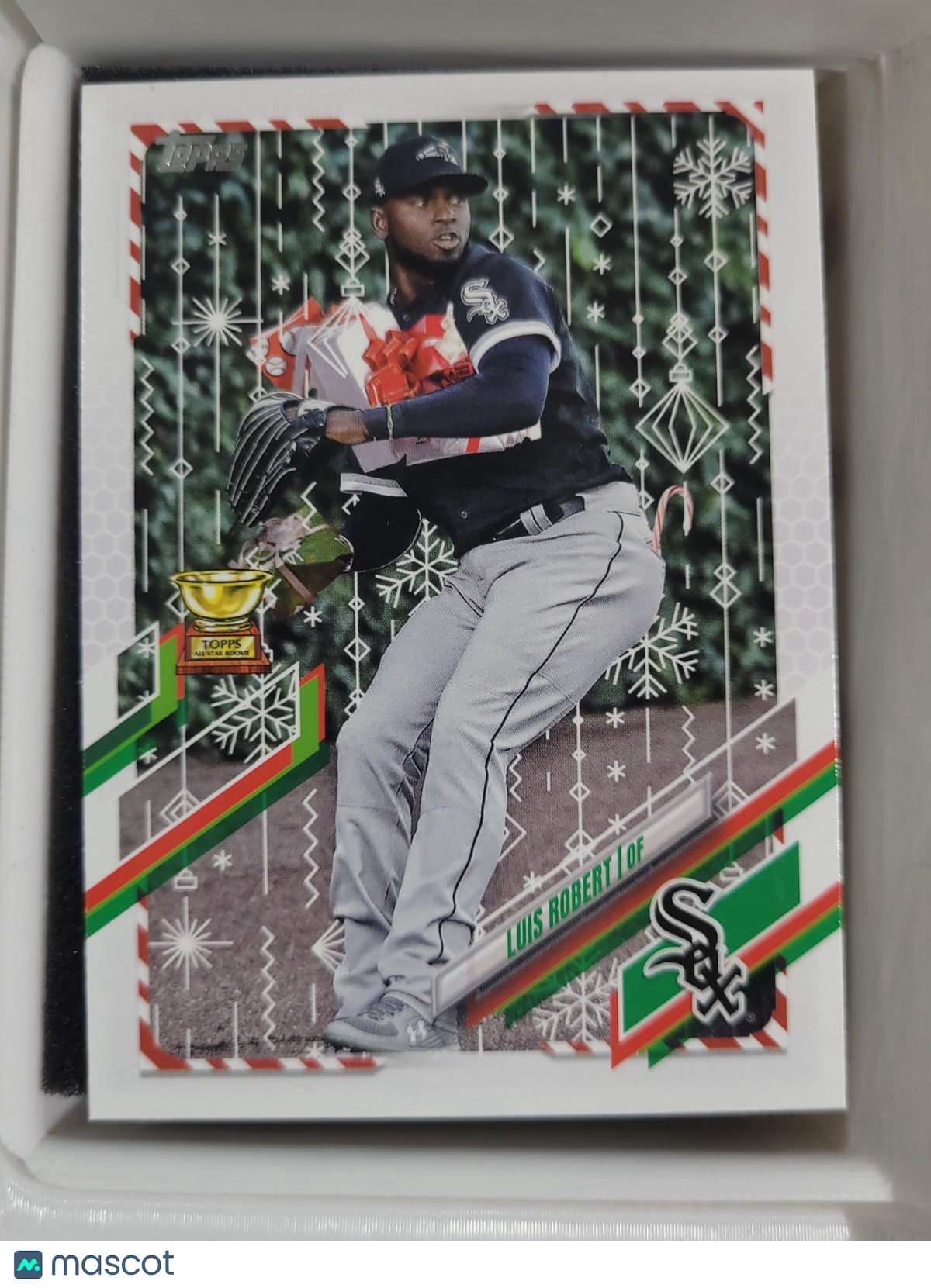 2021 Topps Holiday - SP Rare Variation Luis Robert #HW128 Holding Gifts in Arms