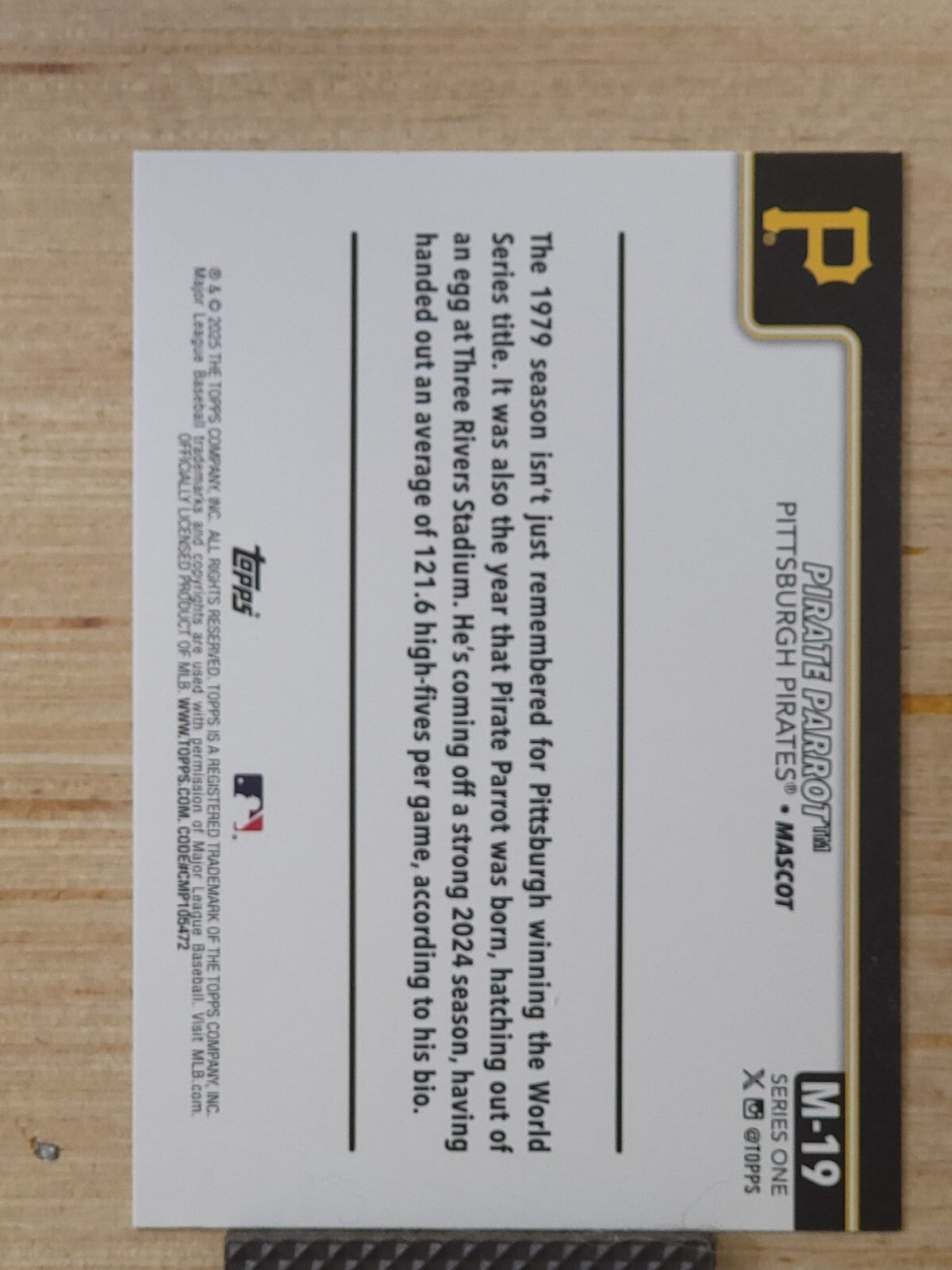 2025 Topps Series 1 M-19 Pirate Parrot