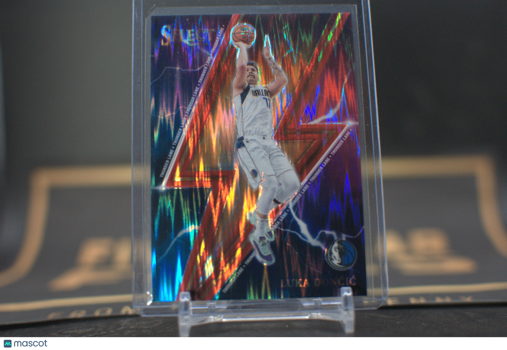2023-24 Panini Select Thunder Lane Purple Shock Prizm Luka Doncic #3, 41/99