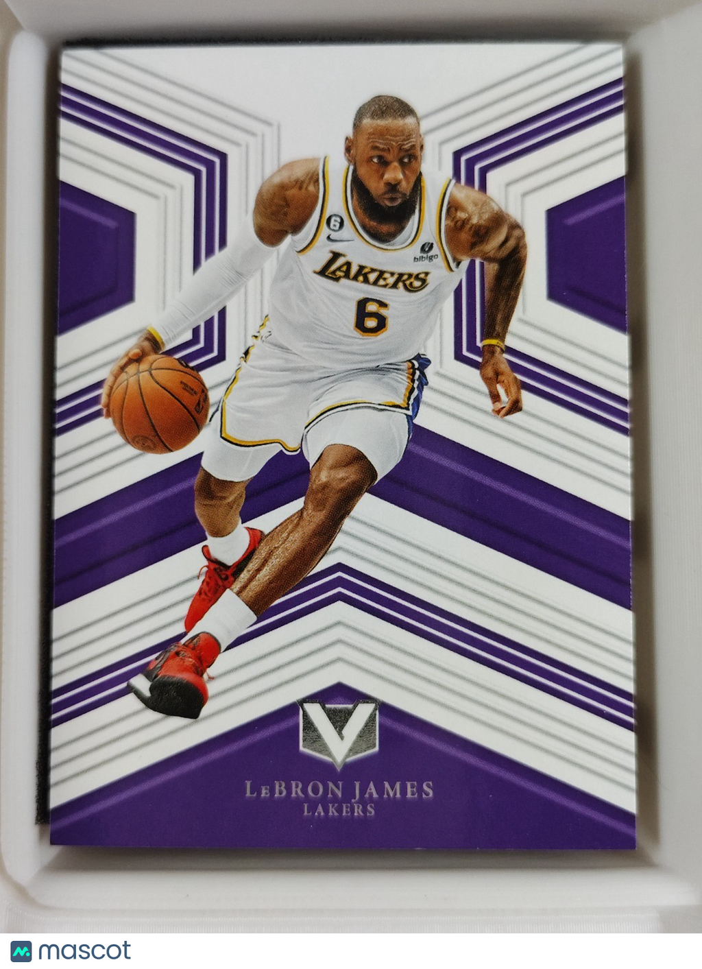 2022-23 Panini Chronicles - Vertex LeBron James #185
