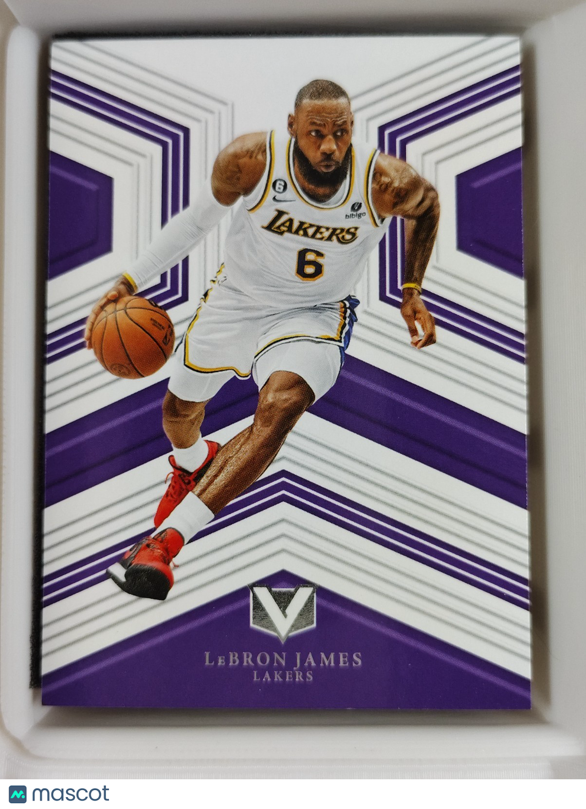 2022-23 Panini Chronicles - Vertex LeBron James #185